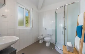 New villa, fully fenced, private garden, pool, 4 km from the beach - Image 3