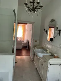 Blandt fyrretræer og olivenlunde - rummelig lejlighed i Lucca land Villa - Image 4