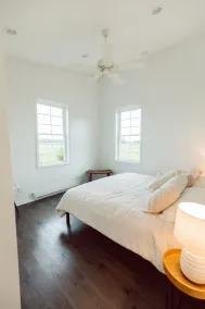 King Bed, Zero Entry, Close to Town - Image 5