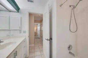 Beachfront 2 Bedroom Condo on Casey Key - Image 5