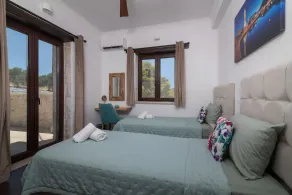 Private stone villa with heated pool & large outside area, set atop on hillside - Image 4