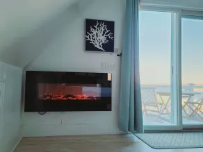 Hamptons Waterfront Suite Private Hot Tub  Winter Escape   Adults Only - Image 2