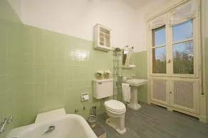 Villa Vibe Luce, beautiful period villa with private pool and lake view - Image 4