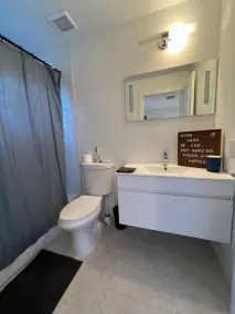 Super stylish 4 BR Home Steps from the Fun - Image 5