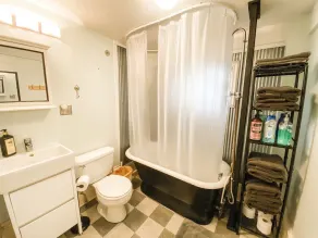Spacious, Artsy, Historic Downtown Home - Image 3