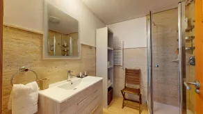 Appartement de vacances adapté aux familles avec piscine, jardin et terrasse - Image 3