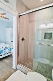 Beautiful condo in walking distance to both the town center and the Bay!  - Image 3