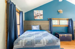 The Charming Cabin **Hottub*Gym*Firepit**(Pet-friendly) - Image 5
