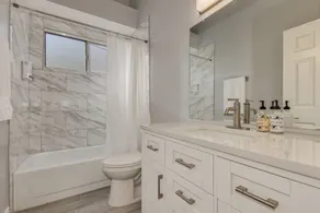 Beautiful remodeled home to enjoy your stay. - Image 3