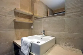 Mieten Sie eine unabhängige Wohnung in der Villa - Image 2