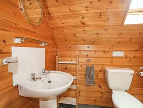 EIRIANFA, character holiday cottage, with open fire in Menai Bridge - Image 4