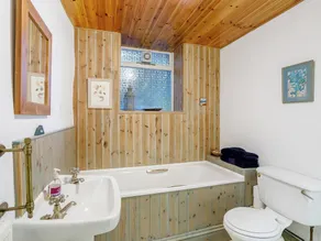 1 bedroom accommodation in Glossop - Image 4