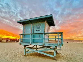 2 HOUSES FROM THE BEACH!! +Onsite Parking - Image 4