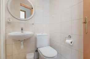 Sonnige & große Terrasse in gemütlicher Wohnung große Internetverbindung kostenlos - Image 3