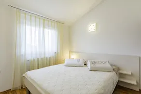 Apartment in a quiet location - Image 4