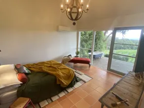 Harry's Cottage Red Hill - Image 5
