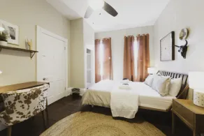 Prime Location w/ Balcony ★ Walk to Forsyth Park & Local Shops & Restaurants - Image 5