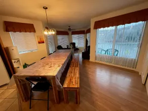 Full Chalet - 6 Bdrm Private / Beachfront / Kayaks - Image 3