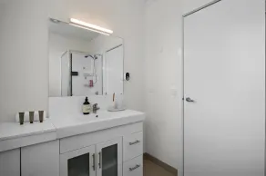 Spacious 3-Bed Townhouse in Coburg - Image 3