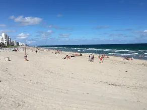 Beautiful Beach-side Studio, steps from beach - Image 3