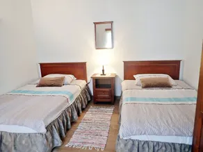 Vacation home with garden near the beach - Image 3