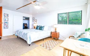Oceanfront in Hilo Hale Kai Suites Bamboo Room - King Bed, Private Bathroom - Image 4