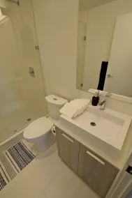 Luxurious Brand New 2 BDRM 2 Bath Condo Downtown Toronto - Image 5