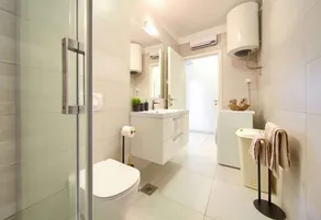 Holiday apartment with terrace and air conditioning - Image 2