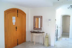 Stor villa, have med swimmingpool, jacuzzi, 5 soveværelser, op til 10 personer - Image 2