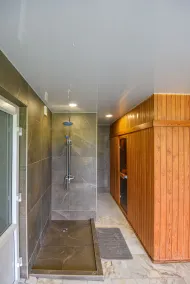 Villa accogliente privata di 300m² per famiglie con barbecue e natura intorno - Image 3