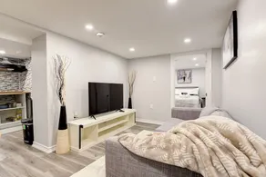 1 Bedroom Apartment Downtown - Close to Hospital and University - Image 3