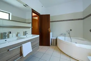 Comfortable accommodation in a quiet place - Image 4