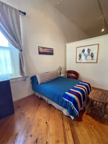 Former Art Gallery is now spacious lodging - Image 4