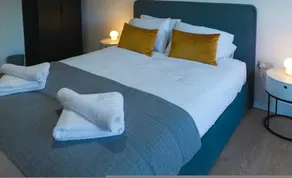 Luxury Manchester Apartment - Blue - Image 4
