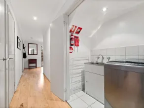 Townhouse 212 - spacious modern town central townhouse - Image 2