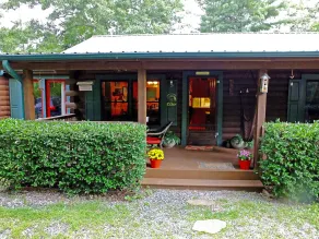 Hyggelig bjælkehytte i Riverbend, Lake Lure, North Carolina - Image 5