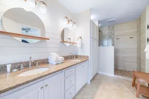 Funktionsfyldte! 5BD / 4BA OB Beachside Hjem! - Image 2