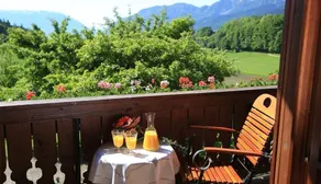 Ferienwohnung 1 Hochstaufen, 60qm OG, 2 Schlafräume, Wohnraum m. Küchenzeile,Dusche/WC,Balkon,Sat-TV,WLAN max 5 Personen - Image 5