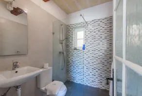 Agréable maison de vacances adaptée aux familles avec jardin, piscine privée et barbecue | Proche Sanctuaire national Ta' Pinu de Għarb | Avec animaux acceptés - Image 4