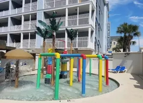 Hum-Dinger, pool, lazy river & 2 hot tubs, Family friendly, 200yards to beach! - Image 3