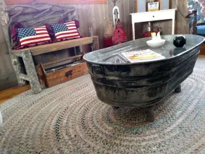 Rummeligt hjem med 3 dæk, FANTASTISK udsigt over bjergene og søen og Fire Pit - Image 2