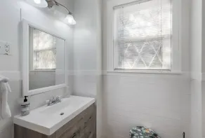 516- Amazing 2BR 1BA Apt in Historic Alta Vista, SA! Free Parking - Image 2