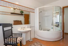 Villa \"Tenuta Vallegaia\" mit Meerblick, privatem Pool und WLAN - Image 2