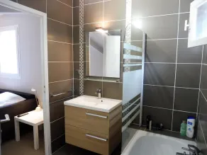 Nära Aix-en-Provence, vacker villa med pool på skogsmark på 4000m2 - Image 4