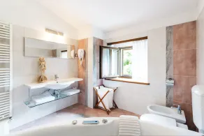 NEU !!!Liebevoll restauriertes Haus mit privatem Pool und Wasserfall - Image 3