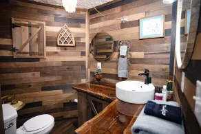 Lampasas' only grain silo cabin. Close to 3 State Parks and Spider Mountain - Image 3
