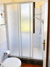 Spazioso appartamento di 3 ½ locali con un bellissimo giardino e una vista sul lago - Image 3
