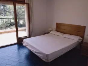 Große Villa mit eigenem Pool in der Nähe des Strandes - Image 4
