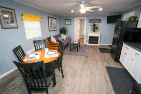 Luxury Wolf Lodge - 2 bedroom - Lakefront. - Image 2