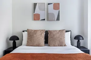 Clean Hudson Yards 1BR w/ Elevator & Doorman, nr Station, by Blueground - Image 5